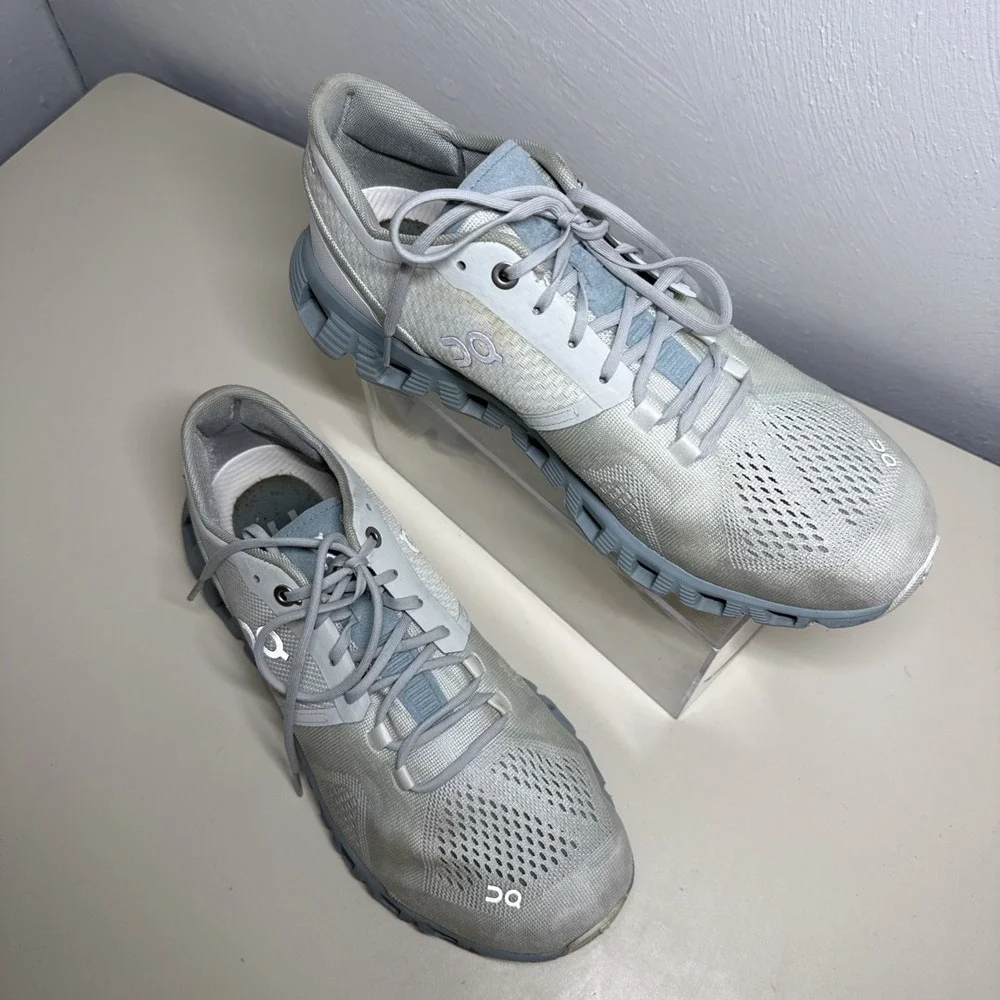 On Running Women's Light Grey Athletic Shoes Size (9) 40.99036